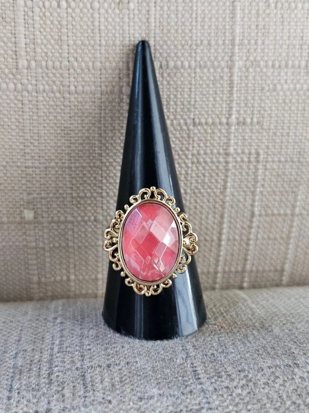 Women Ring Pink Salmon Crystal Fashion Jewelry Gold Tone Ring Size adj 9 to 11 - Picture 6 of 11